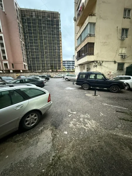 Tirane, jepet me qera ambient biznesi Kati 0, 200 m² 3.000 € (DRITAN HOXHA)