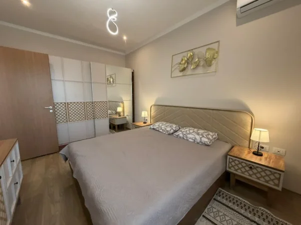 Tirane, jepet me qera apartament 1+1 Kati 3, 