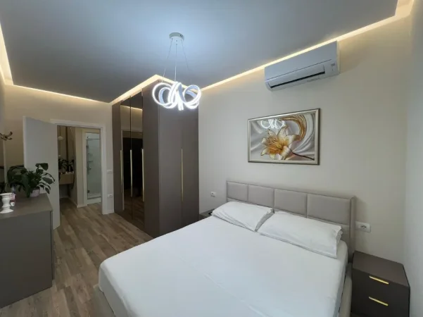 Tirane, jepet me qera apartament 1+1+Ballkon Kati 4, 70 m² 900 € 