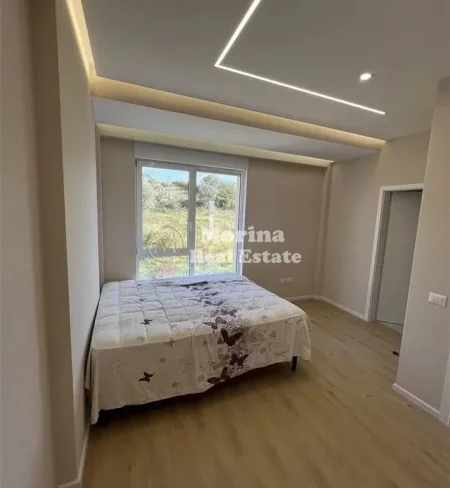Tirane, jepet me qera Vile 4+1+Ballkon Kati 1, 200 m² 1.800 € (Farke)