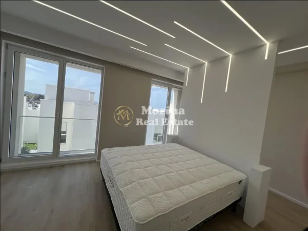 Tirane, jepet me qera Vile 4+1+Ballkon Kati 1, 200 m² 1.800 € (Farke)