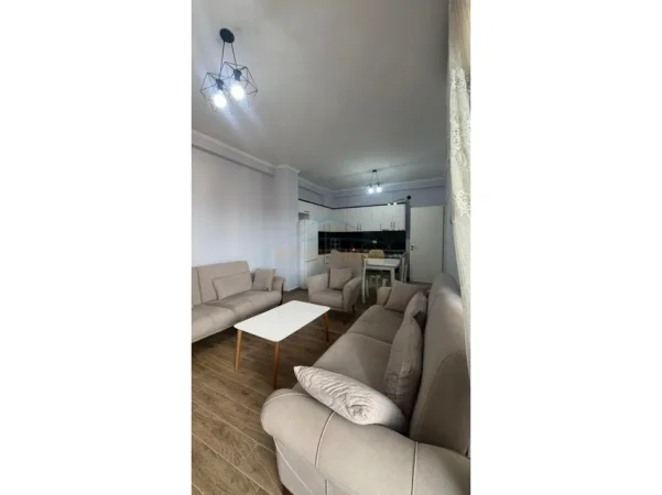 Tirane, jepet me qera apartament 2+1 Kati 5, 105 m² 105 € 