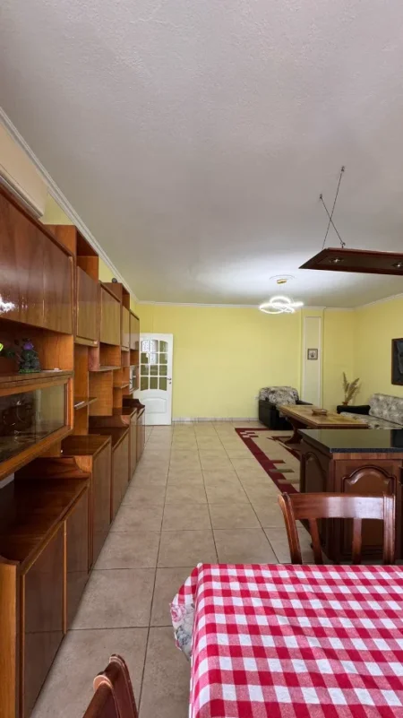 Tirane, shitet apartament 2+1 Kati 8, 250.000 € 