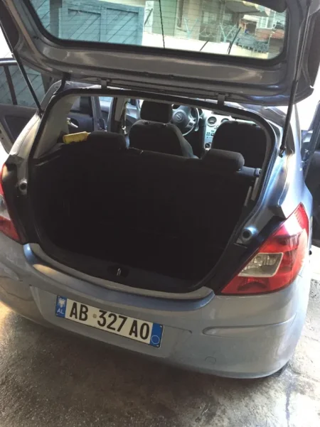 Tirane, shes makine OPEL Nafte, gri e erret manuale Kondicioner 250.000 km 3.000 €