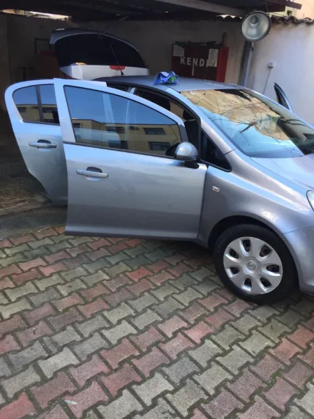 Tirane, shes makine OPEL Nafte, gri e erret manuale Kondicioner 250.000 km 3.000 €