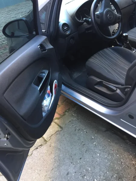 Tirane, shes makine OPEL Nafte, gri e erret manuale Kondicioner 250.000 km 3.000 €