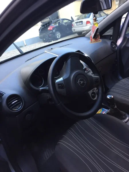 Tirane, shes makine OPEL Nafte, gri e erret manuale Kondicioner 250.000 km 3.000 €
