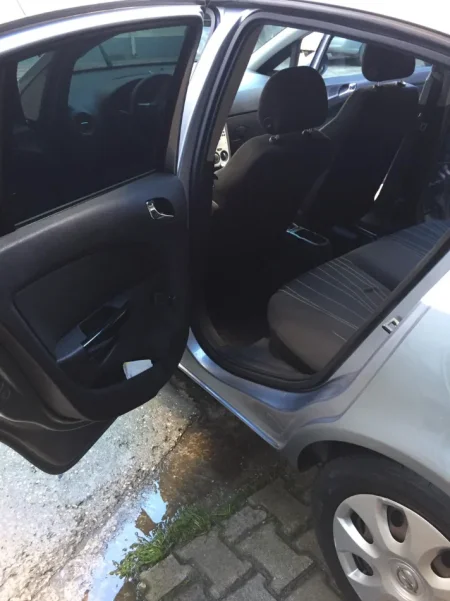 Tirane, shes makine OPEL Nafte, gri e erret manuale Kondicioner 250.000 km 3.000 €