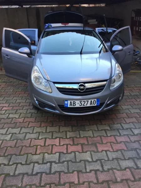 Tirane, shes makine OPEL Nafte, gri e erret manuale Kondicioner 250.000 km 3.000 €