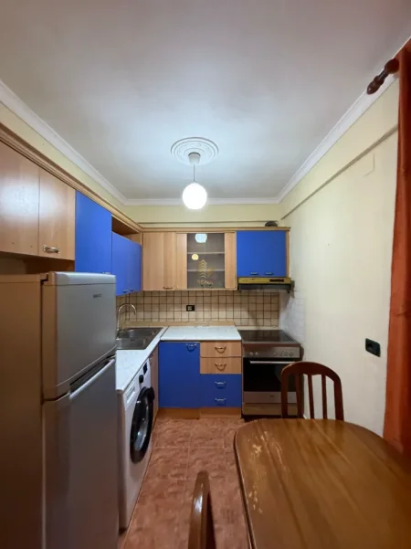 Tirane, jepet me qera apartament 1+1 Kati 1, 65 m² 300 € (Astir)