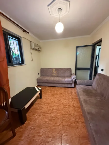 Tirane, jepet me qera apartament 1+1 Kati 1, 65 m² 300 € (Astir)