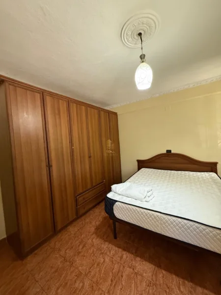 Tirane, jepet me qera apartament 1+1 Kati 1, 65 m² 300 € (Astir)