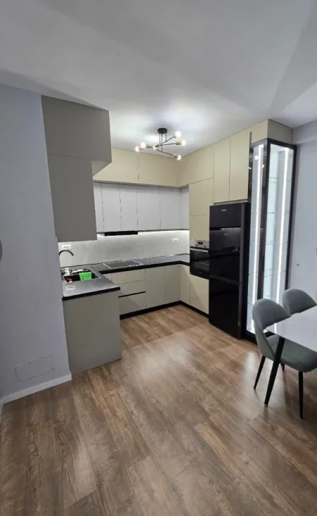 Tirane, jepet me qera apartament 1+1+Ballkon Kati 6, 80 m² 650 € 