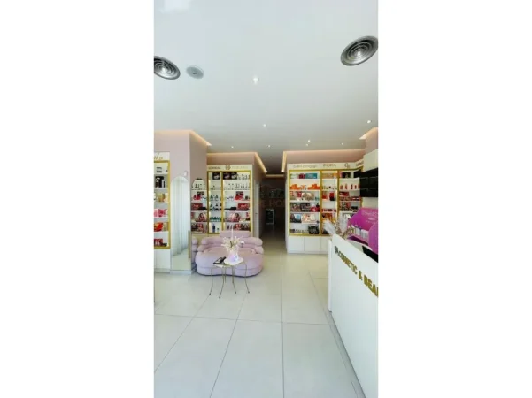 Tirane, shitet Kati 0, 64 m² 40.000 € (Kamez)