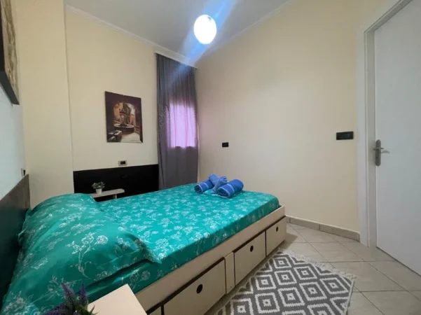 Tirane, jepet me qera apartament 1+1 Kati 4, 60 m² 400 € 