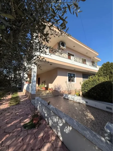 Tirane, jepet me qera Vile 2 Katshe Kati 2, 505 m² 900 € (kthesa e kamzes)