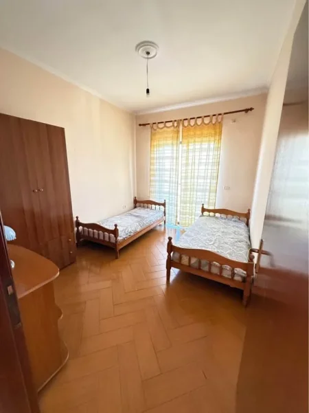 Tirane, jepet me qera Vile 2 Katshe Kati 2, 505 m² 900 € (kthesa e kamzes)