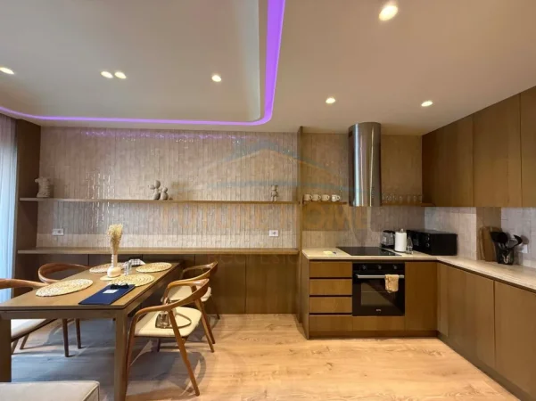 Tirane, jepet me qera apartament 1+1 Kati 1, 80 m² 700 € (KOMPLEKSI OASISS)