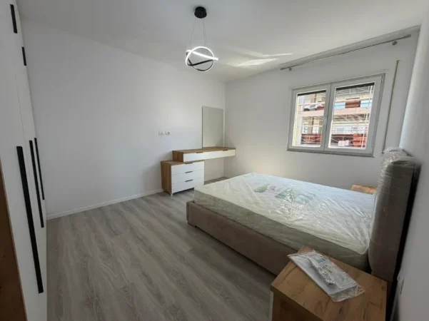 Tirane, jepet me qera apartament 2+1 Kati 4, 500 €