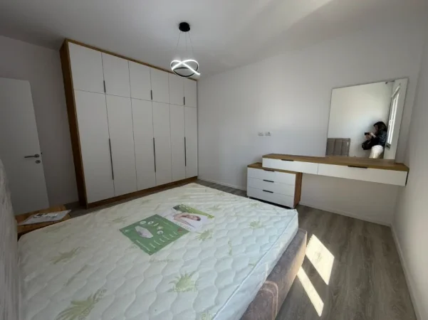 Tirane, jepet me qera apartament 2+1 Kati 4, 500 €