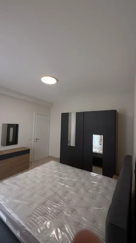 Tirane, jepet me qera 2+1 Kati 5, 100 m² 550 € (ASTIR)