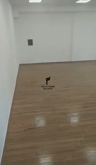 Tirane, jepet me qera dyqan Kati 0, 70 m² 850 € (BRRYLI)