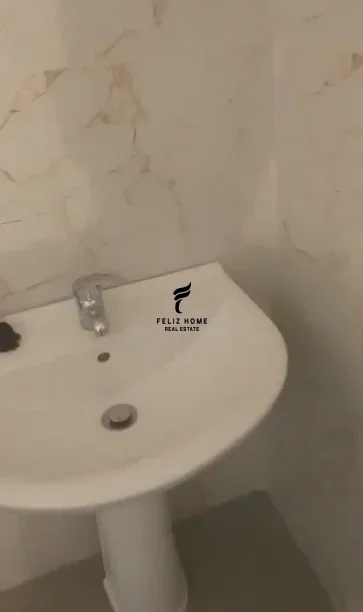 Tirane, jepet me qera dyqan Kati 0, 70 m² 850 € (BRRYLI)