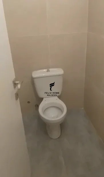 Tirane, jepet me qera dyqan Kati 0, 70 m² 850 € (BRRYLI)