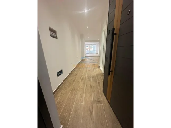 Tirane, shitet apartament 2+1 Kati 2, 125 m² 270.000 € (Stacioni i Trenit)