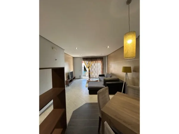 Tirane, jepet me qera apartament 1+1+Ballkon Kati 7, 70 m² 570 € (KOMUNA E PARISIT)