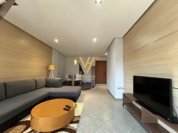 Tirane, jepet me qera apartament 1+1+Ballkon Kati 7, 70 m² 570 € (KOMUNA E PARISIT)