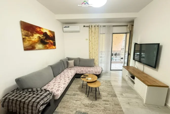Tirane, jepet me qera apartament 2+1 , 86 m² 700 € (pazari i ri)