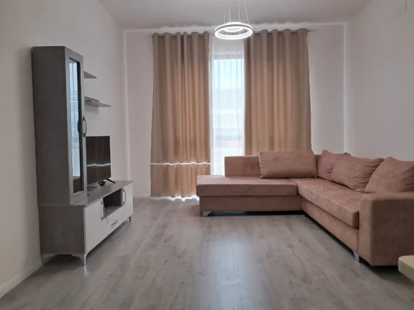 Tirane, jepet me qera apartament 2+1 Kati 8, 100 m² 700 € (Ish Dogana)
