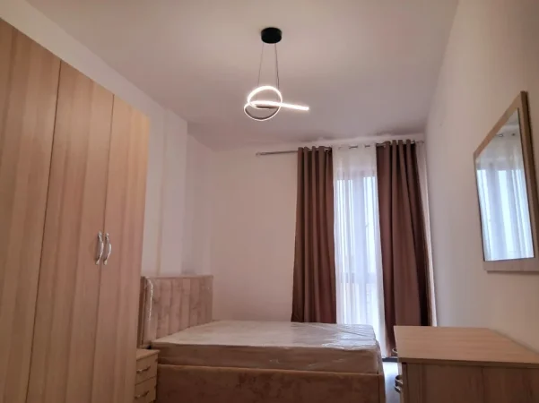 Tirane, jepet me qera apartament 2+1 Kati 8, 100 m² 700 € (Ish Dogana)