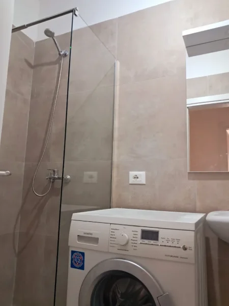 Tirane, jepet me qera apartament 2+1 Kati 8, 100 m² 700 € (Ish Dogana)