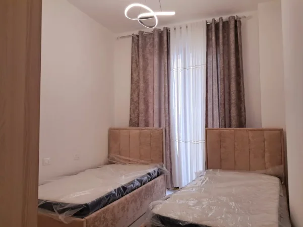 Tirane, jepet me qera apartament 2+1 Kati 8, 100 m² 700 € (Ish Dogana)