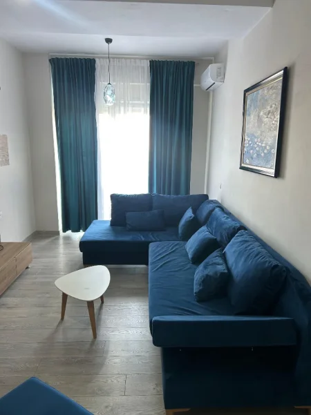 Tirane, jepet me qera apartament 1+1 Kati 3, 67 m² 600 € (Xhamlliku)