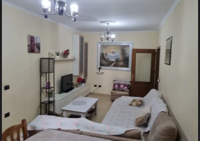 Tirane, jepet me qera apartament 2+1 Kati 2, 80 m² 600 € (PALLATI ME SHIGJETA)