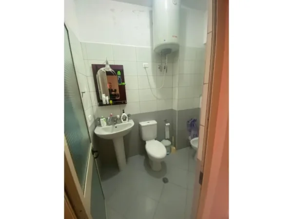 Tirane, jepet me qera apartament 2+1 Kati 5, 84 m² 470 € (misto mame)
