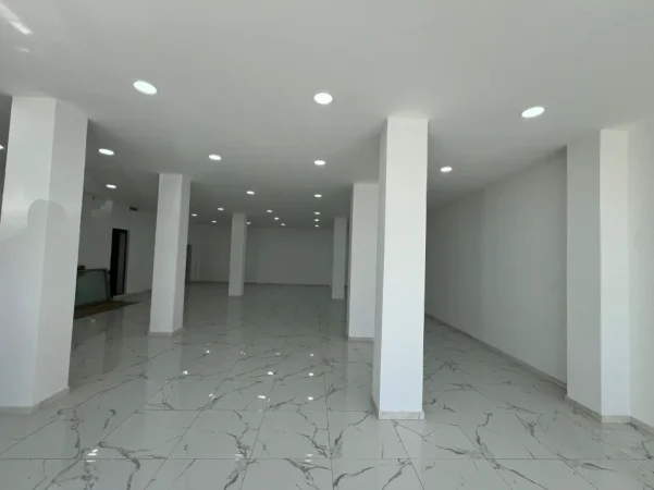 Tirane, jepet me qera dyqan Kati 0, 140 m² 1.050 € (Rruga 7 Nentori)