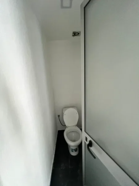 Tirane, jepet me qera dyqan Kati 0, 140 m² 1.050 € (Rruga 7 Nentori)