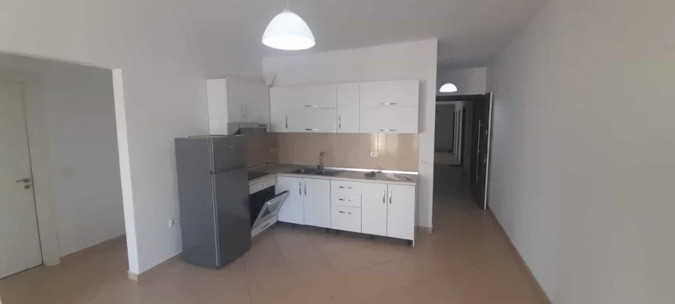 Tirane, jepet me qera apartament 1+1 Kati 4, 73 m² 470 € (Rruga e dafinave)