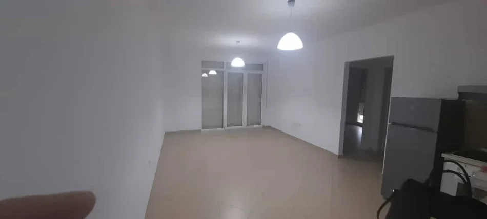 Tirane, jepet me qera apartament 1+1 Kati 4, 73 m² 470 € (Rruga e dafinave)