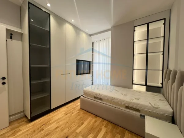 Tirane, shitet apartament 2+1 Kati 9, 94 m² 310.000 € (Golden Tower , Mine Peza)