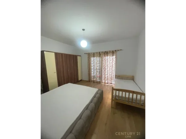 Tirane, jepet me qera apartament 1+1 Kati 1, 48 m² 600 € (pazari i ri)