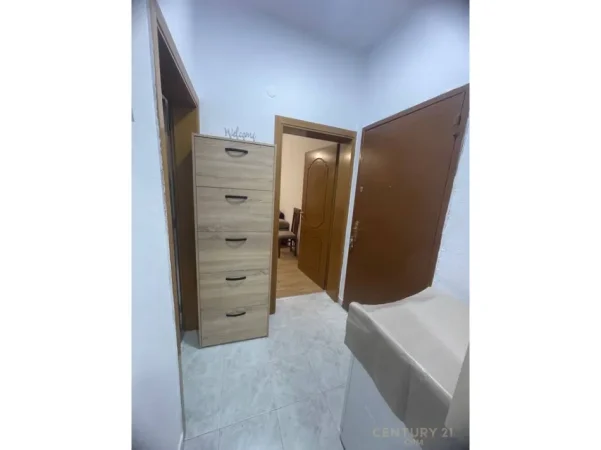Tirane, jepet me qera apartament 1+1 Kati 1, 48 m² 600 € (pazari i ri)