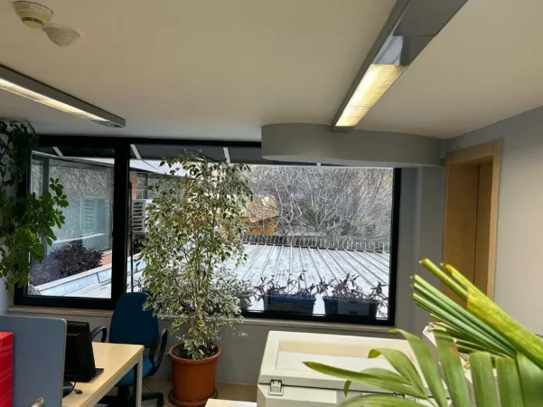 Tirane, jepet me qera zyre Kati 1, 220 m² 250.000 € (PAZARI I RI)