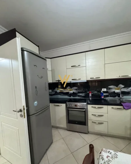 Tirane, jepet me qera apartament 1+1+Ballkon Kati 4, 70 m² 470 € (ASTIR)