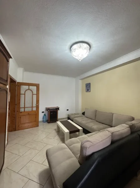 Tirane, jepet me qera apartament 2+1 Kati 4, 85 m² 450 € 