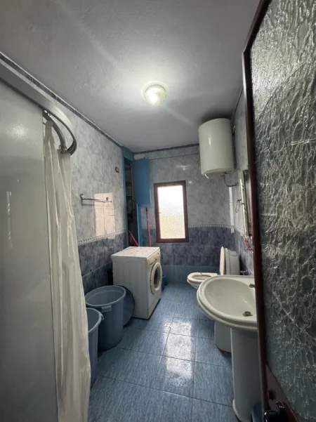 Tirane, jepet me qera apartament 2+1 Kati 4, 85 m² 450 € 